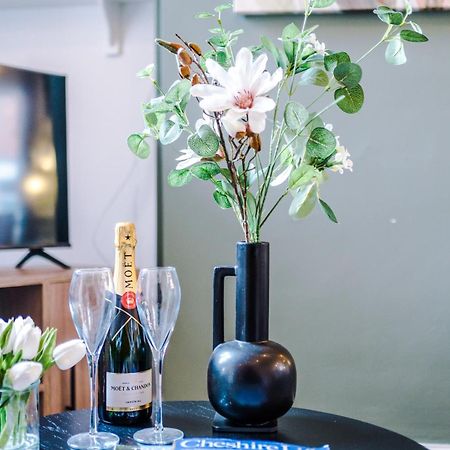 New! Stunning 2-Bed City-Centre Home In Chester By 53 Degrees Property - Ideal For Couples & Groups - Sleeps 6! エクステリア 写真